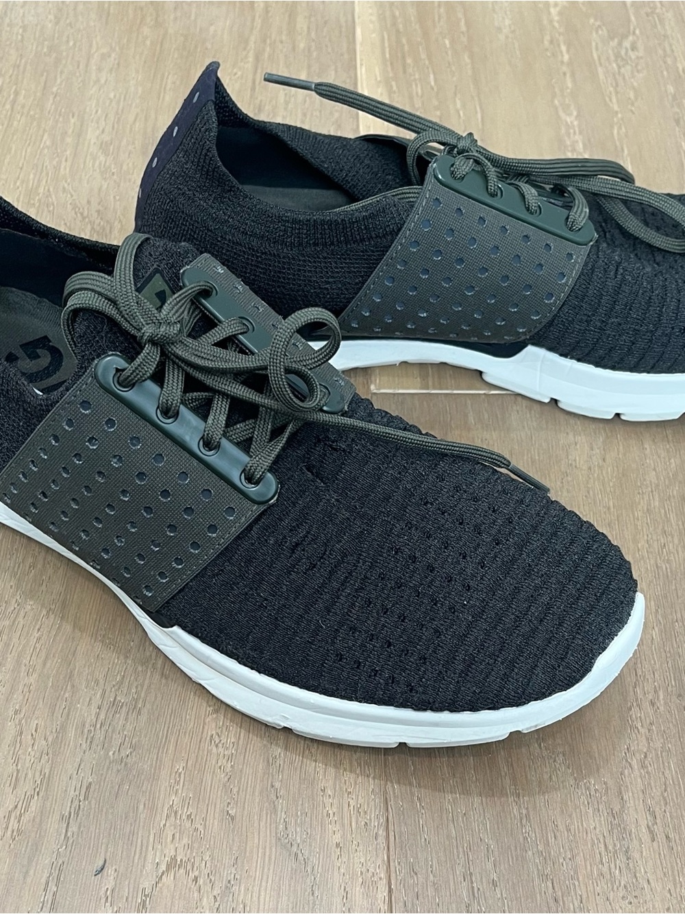Under Armour Black & Army Green Knit Lace-Up Sneakers with White Sole